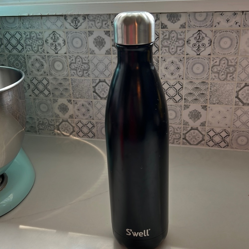 Swell water bottle 25fl oz